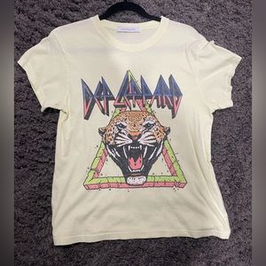 Daydreamer def leppard tee. Yellow. Small